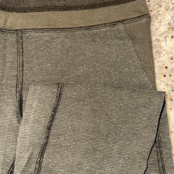 Army Green Lululemon leggings - size 6 - Picture 7 of 7